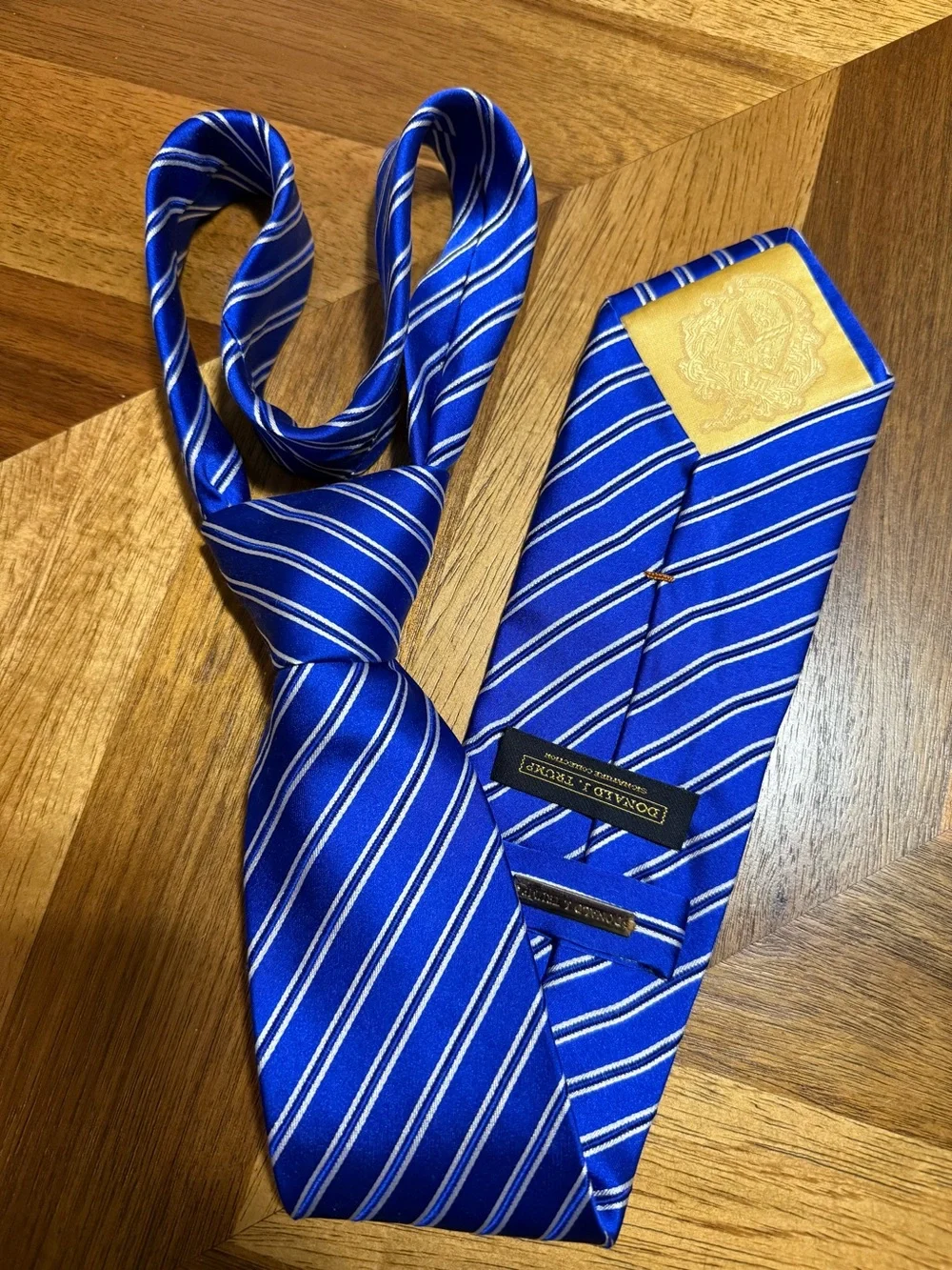 Donald J. Trump Signature Collection Silk Tie Mens Classic Blue Striped Gold Bar